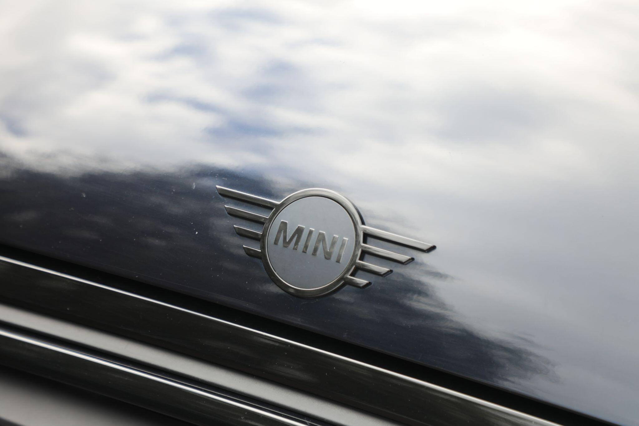 Large vehicle image